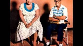 Video voorbeeld van "Ella Fitzgerald & Louis Armstrong - The Nearness Of You"