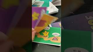 Assembling and mailing off my conlang (Esperanto and Láadan) zines!