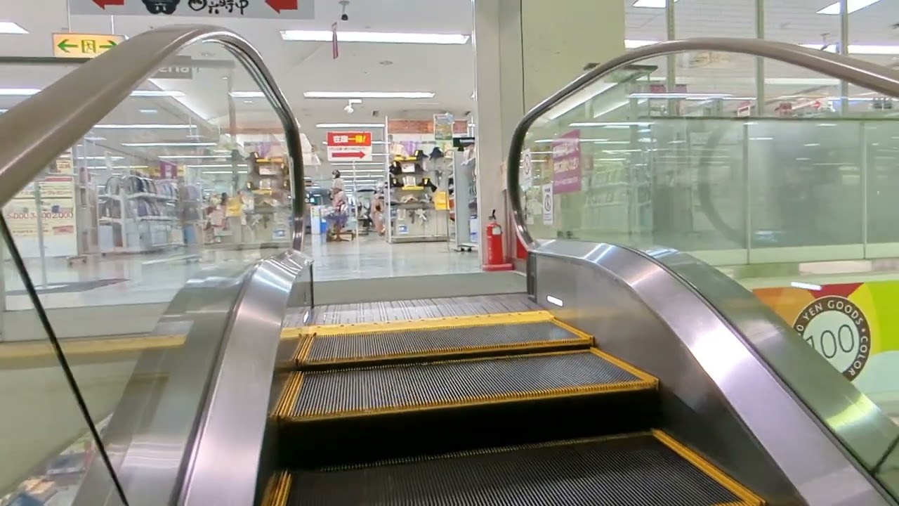 イオン藤崎店　エスカレーター