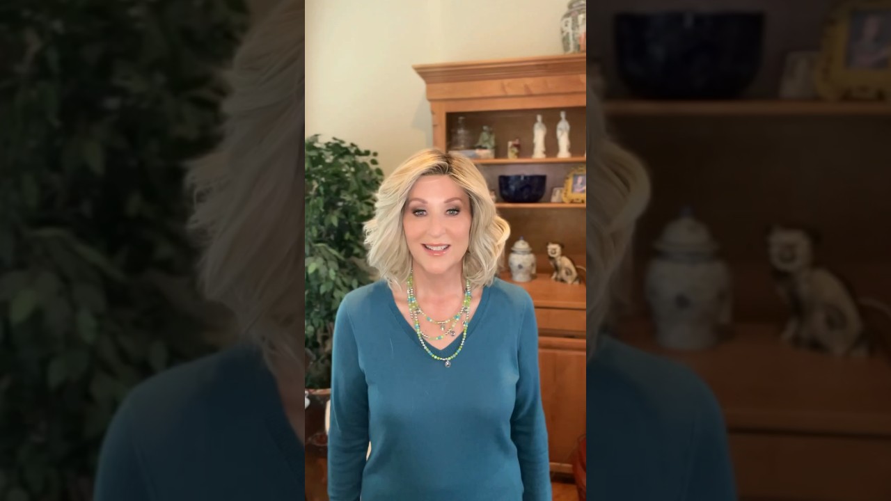 DIRECTOR’S PICK wig | Raquel Welch | NEW STYLE for 2024 | Shaded  Biscuit