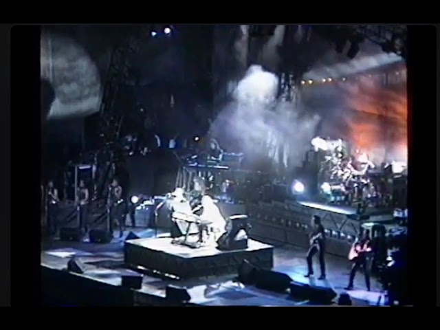 Elton John w/ Eric Clapton - Runaway Train live (8-29-92