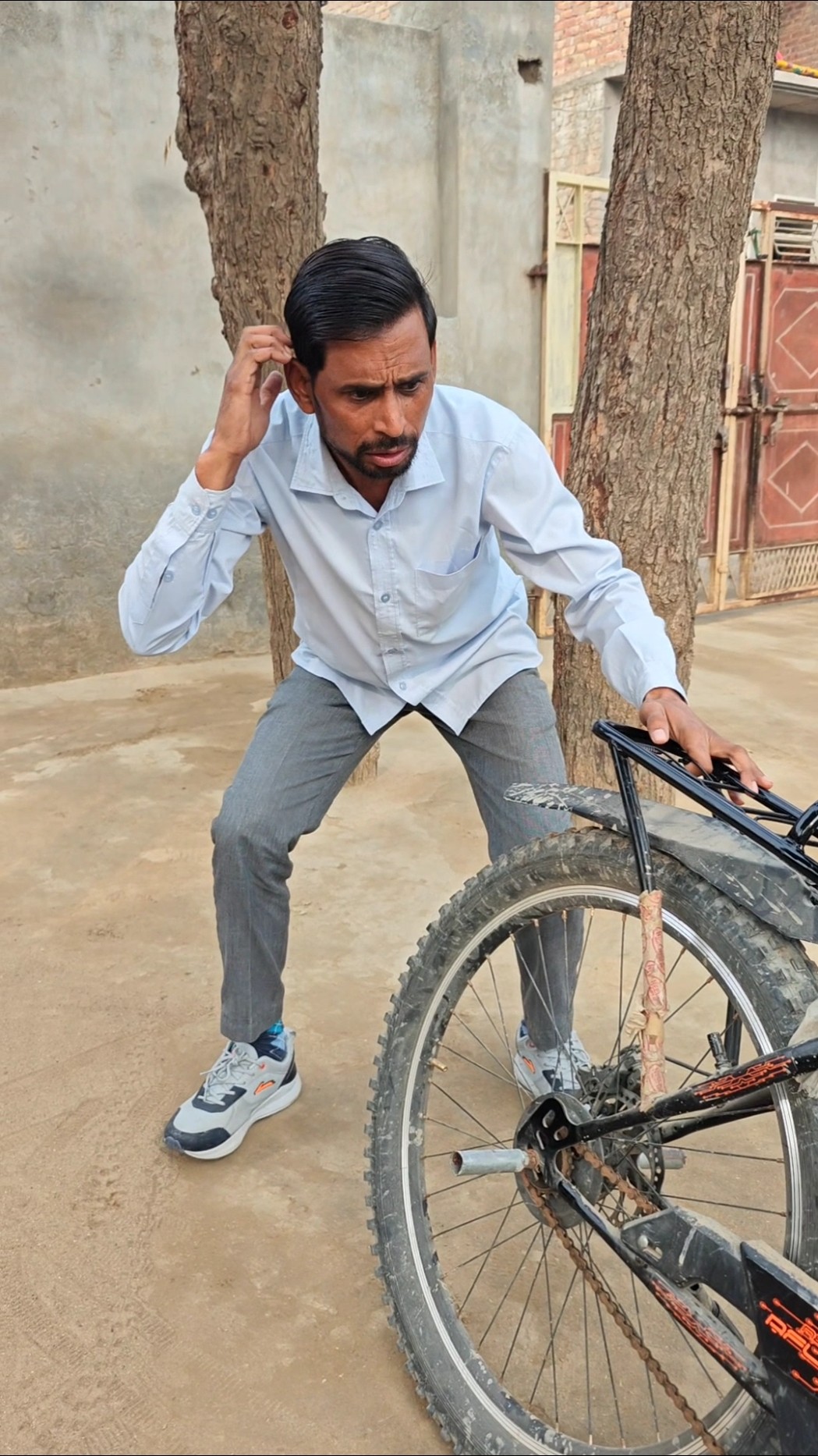 Cycle ke niche dog aa Gaya ? #shorts