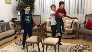 Sandalye Kapmaca Oynuyoruz,En Dikkatli Ve En Hızlı Olan Kazanacak