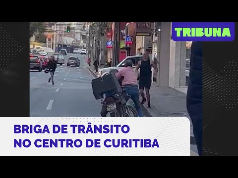 Motorista e motoqueiro saem no braço após fechada no trânsito em Curitiba