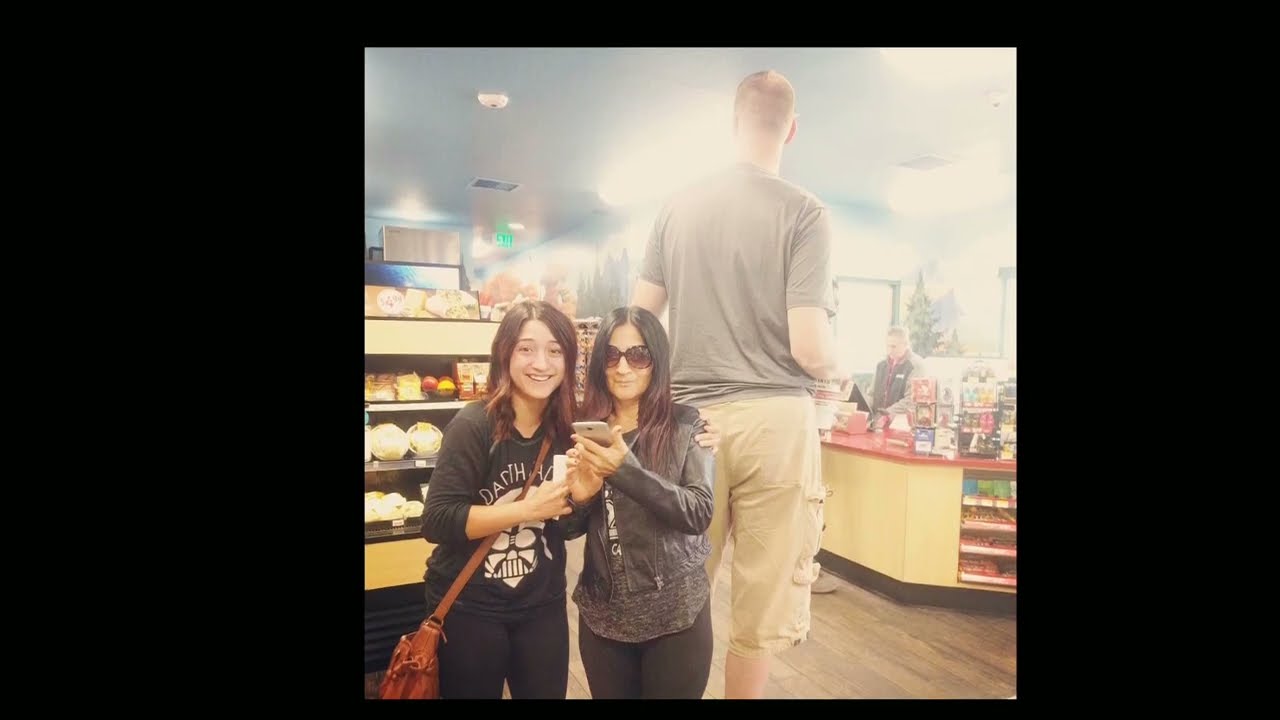 Shawn Bradley (7'6") CANDID camera in public. YouTube