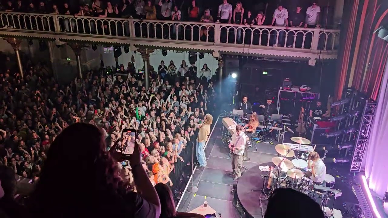 FINNEAS - Till Forever Falls Apart live at Paradiso Amsterdam 7/5/2025