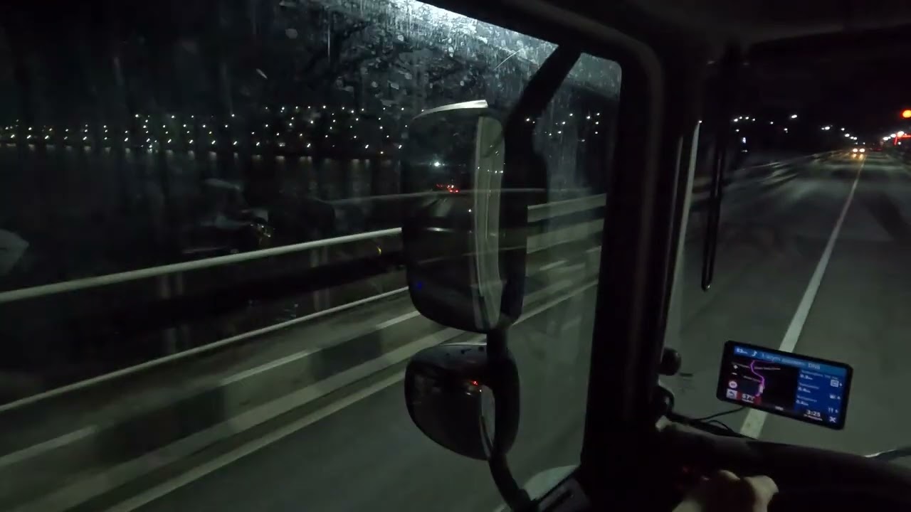 POV beginner truck driver: night drive trough Romania | DAF XF