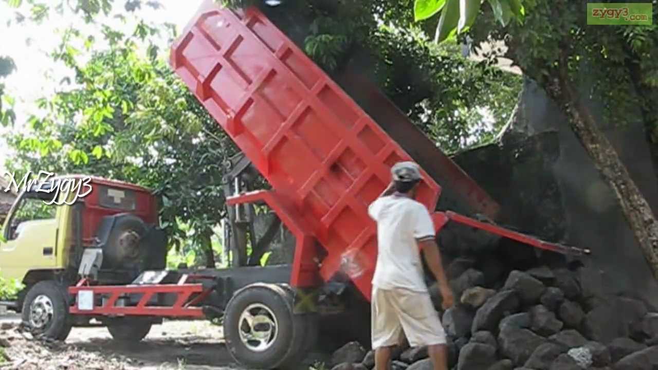Dump Truck Mitsubishi Colt Diesel 120PS Unloading Rocks YouTube