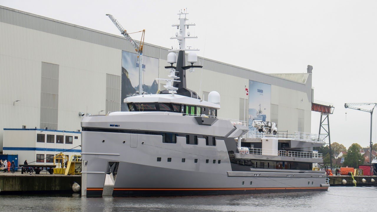 jeff bezos yacht support vessel