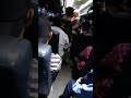 Pengamen jalanan bershalawat di dalam bus