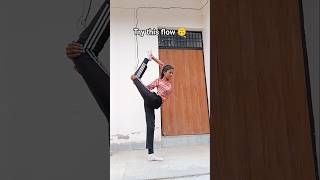 try this flow 😊 #youtubeshorts #yogainsipiration #dailyyoga #yogagirl