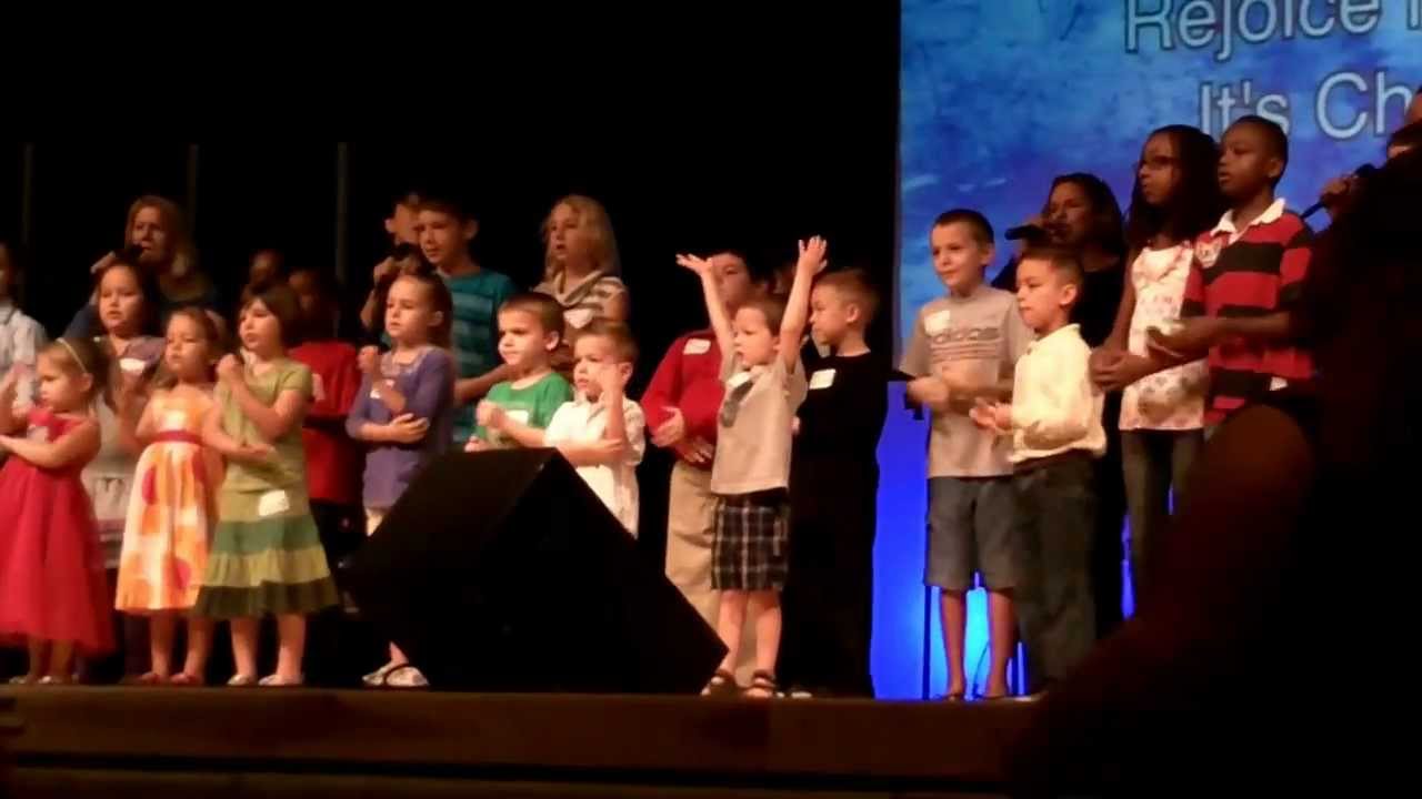 children spreading christmas joy using sign language youtube who originally sang this christmas