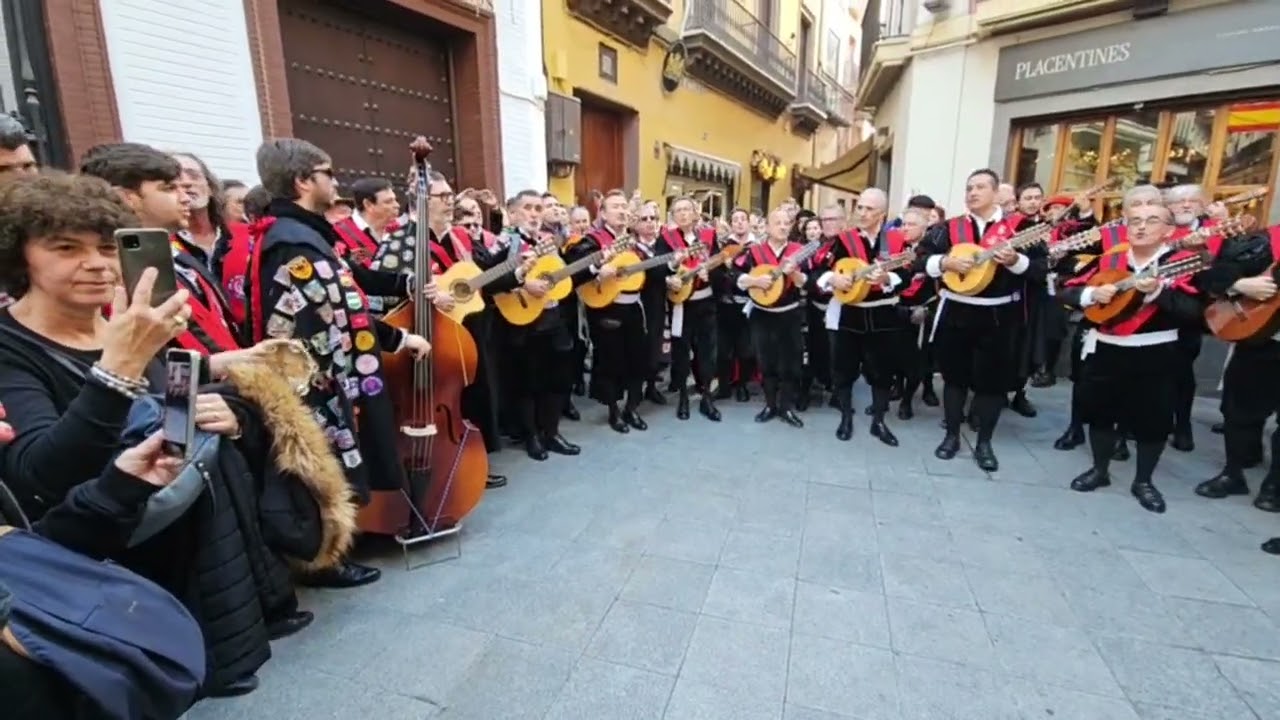 Se oye un canto en Santa Cruz