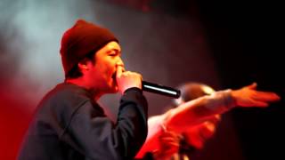 B-Free, Huckleberry P \u0026 Paloalto - Loco 2 (Live)