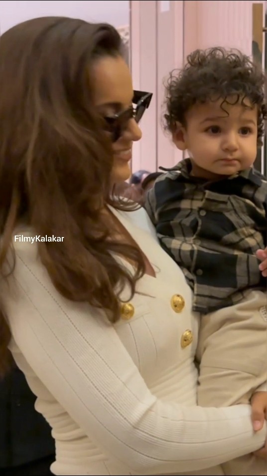 #kanganaranaut introduces her adorable nephew Ashwatthama to the media ❤️ #filmykalakar