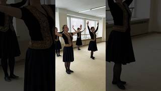 Узбекские танцы в Москве. Мини концерт для учениц на 8 марта! Танец Бахор🌸 #узбекскийтанец
