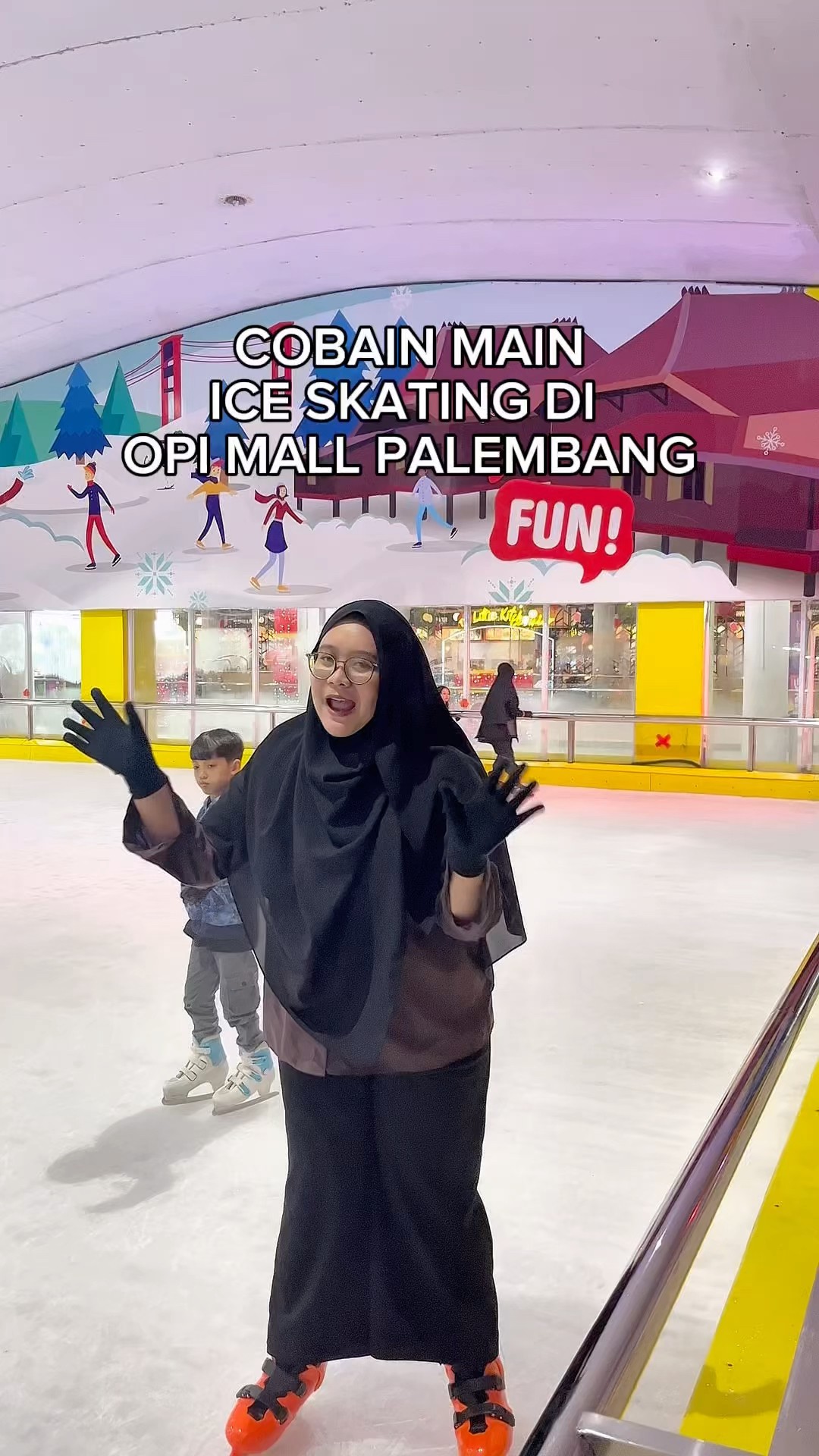 COBAIN MAIN ICE SKATING DI OPI MALL PALEMBANG