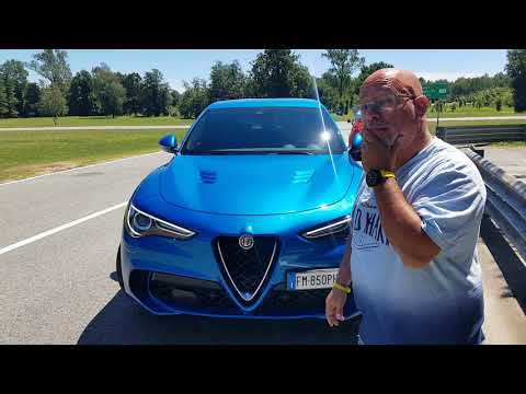 ככה נשמעת אלפא רומאו סטלביו תלתן ירוק במצב מירוץ