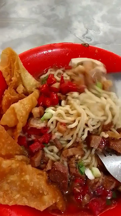 Makan mie pangsit dulu yaa #shorts