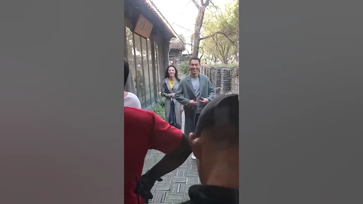 《都挺好》拍摄花絮：石天冬与苏明玉一路有说有笑，姚晨走姿亮了 - 天天要闻