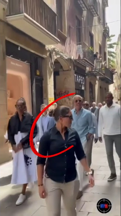 Barack Obama and Michelle Spotted 👀with Massive Secret Service Detail in Spain