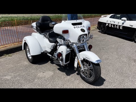 栃木県警が誇るハーレーダビットソン「トライグライドウルトラ