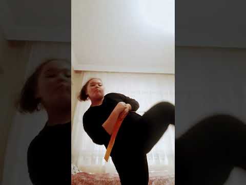Taekwondo sarı kuşak