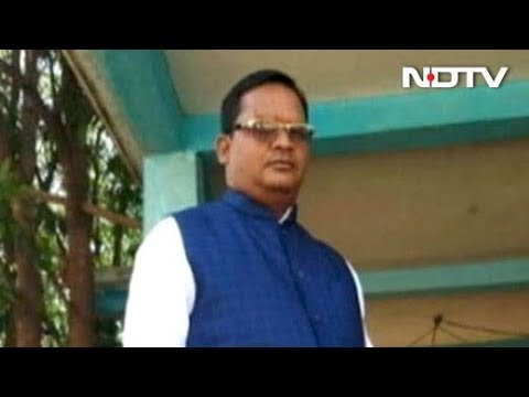 Chhattisgarh: नक्सलियों ने SP नेता Santosh Punem की हत्या की, कई वाहनों में लगाई आग