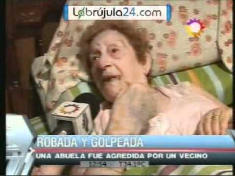 Un ladrn golpe a una anciana en White