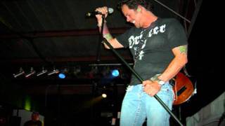 Watch Gary Allan Living Hard video