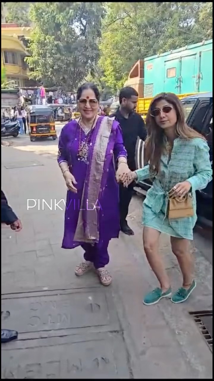 Shilpa Shetty Helps Her Mother In Law To Step Out Of The Car? #shorts #bollywood #shilpashetty