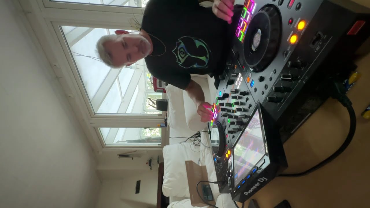 DJ transition: San Pacho - Ride The Train (Extended Mix) to Odd Mob - XTC (extended Mix)