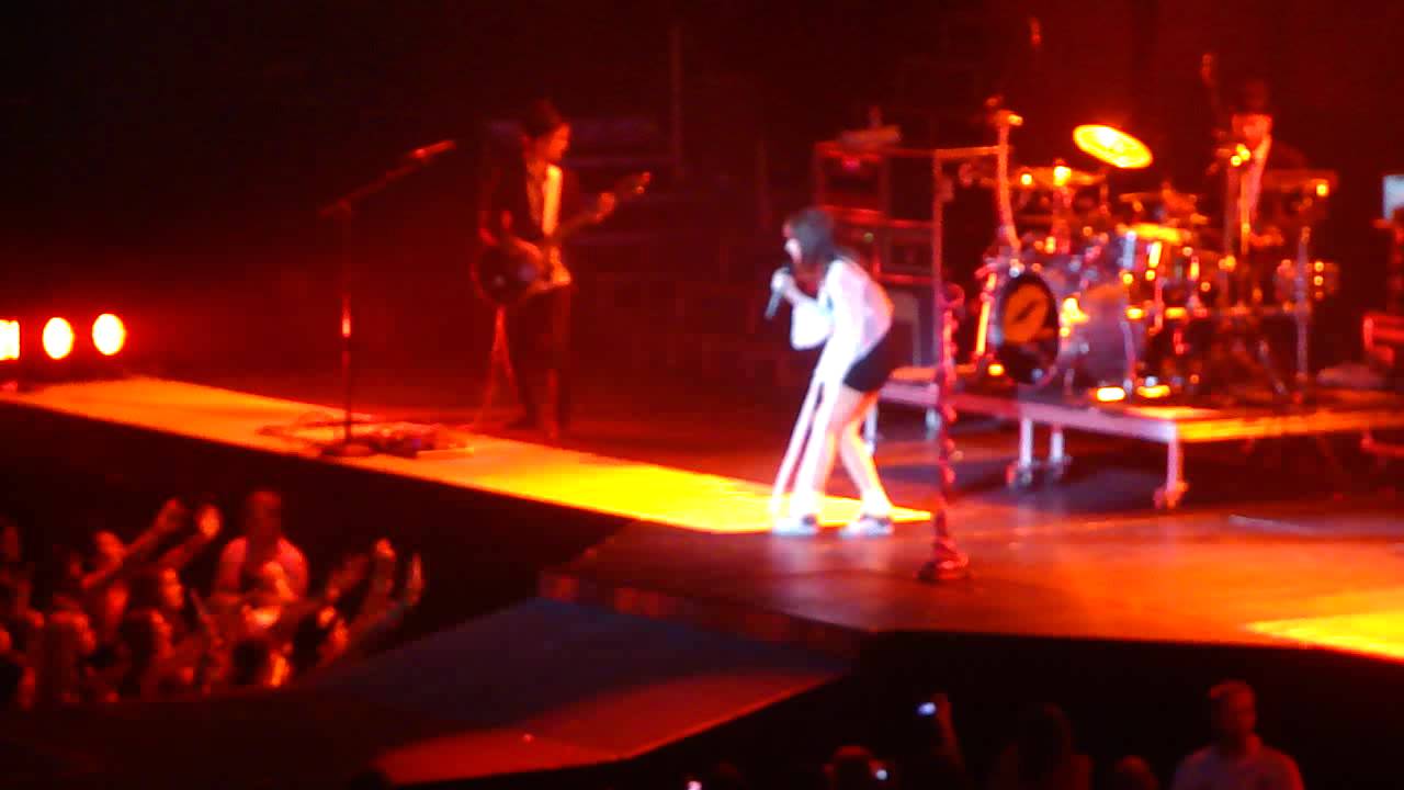 carly rae jepsen tour opening act