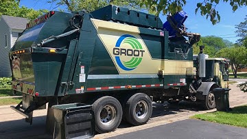 Groot 2501: Mack LEU613 Heil DuraPack Python Garbage Truck