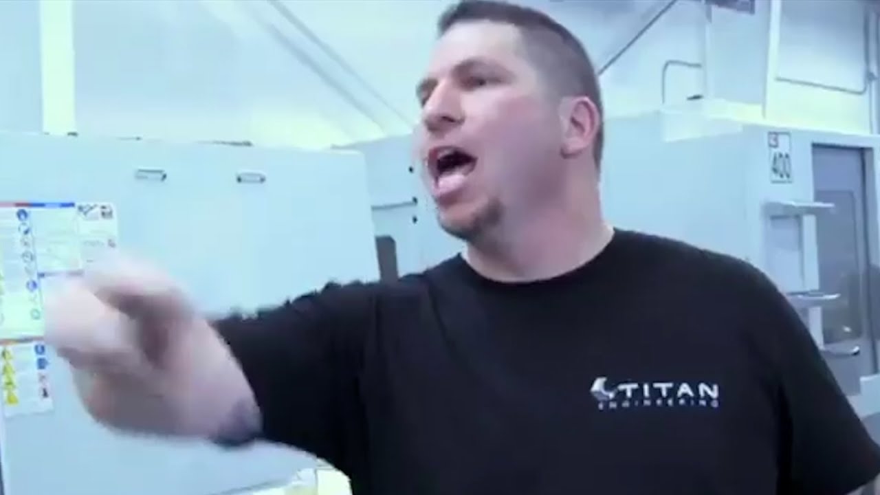 Клиент на меня нападает и едет в мой магазин, чтобы поговорить со мной