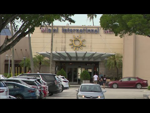 Thief uses bear repellent on store employee before getting away with bags of candles