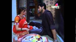 Download Lagu Dutta scene299 - Dutta eating from naku's hand after hitting her at the party MP3