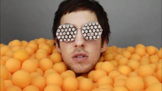 Calvin Harris featuring Coco Star - Im Not A Miracle
