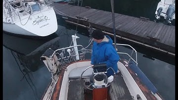 SINGLEHANDED DOCKING: COCKPIT VIEW: REVERSE, PORT ROTATION, STARBOARD TIE