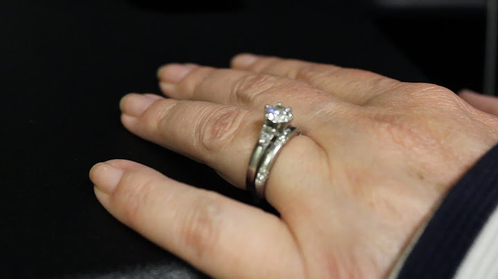 Wedding ring that locks on finger