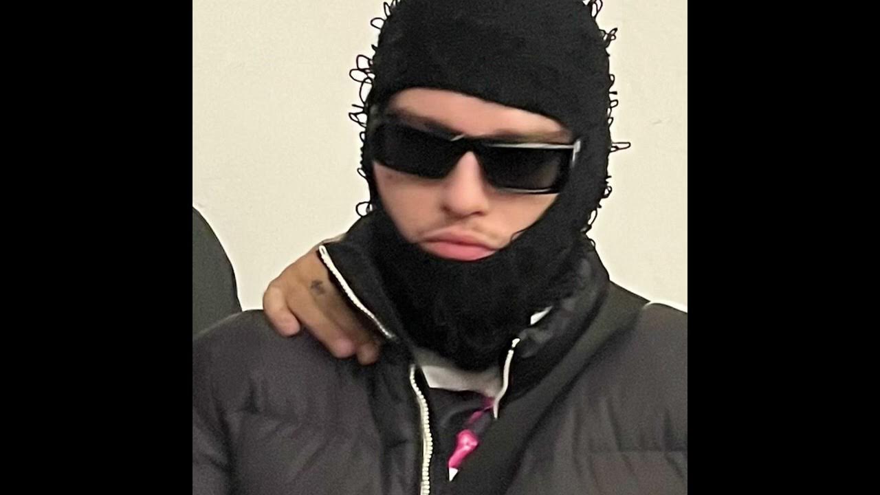 Yeat rapper. Yeat beat. Yeat beat. Yeat trëndy way. девушка репера yeat.