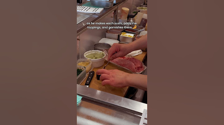 Would you try eating at a standing sushi bar? 🍣 #japanesefood #sushi #japan