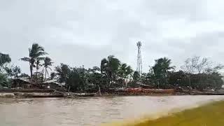 Travel by d River ( motorboat )