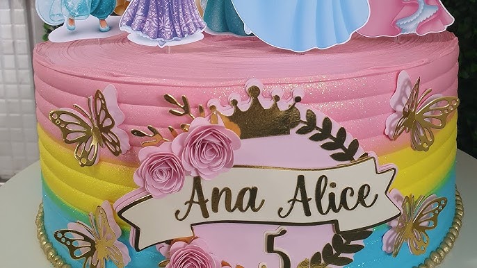 Cacilda Bolos - #boloprincesa 👸🏾 Mais uma princesa no feed!  #AFelicidadeEmCadaPedaço #bolo #artesanal #chantilly #rosa #princesa  #castelo #disney #cake #like