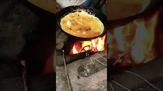 Barish or garmaa garm omelette 🥰 #streetfood #shorts