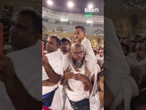 Kid giving Azan on his Dad's shoulder in Mecca #shorts