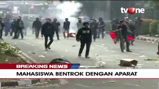 Download lagu Demonstrasi di Bandung Memanas, Mahasiswa Lempari Aparat Dengan Batu