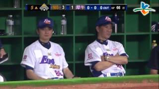20130611 CPBL 獅v.s犀牛 5上 劉育辰一上場就送出一支車布邊的二壘安打