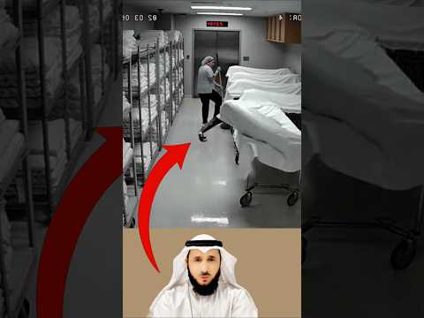 الجثة نهضت خلفها فجأة والغطاء انزلق كأنه يعلن عودتها من عالم الأموات   