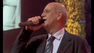 Video thumbnail of "Dimitris mitropanos (live)- Klaiei apopse i geitonia"